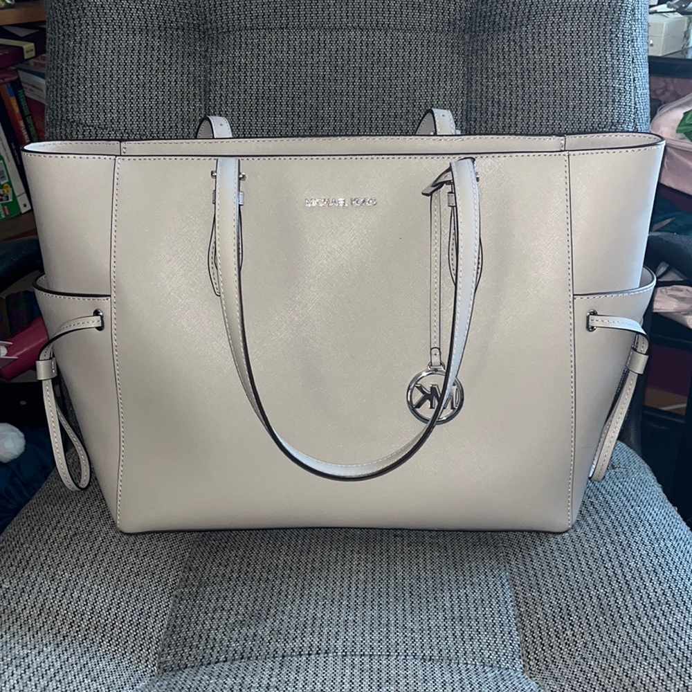Lg MK Gilly Travel Tote